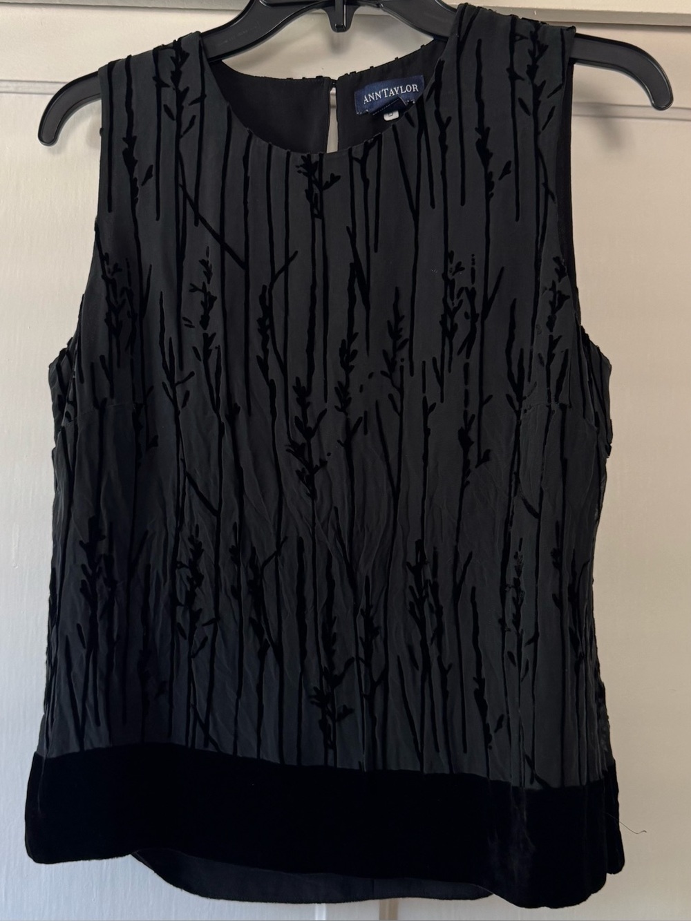 Ann Taylor Black Sleeveless Silk Velvet-Trimmed Camisole Top Sz 10